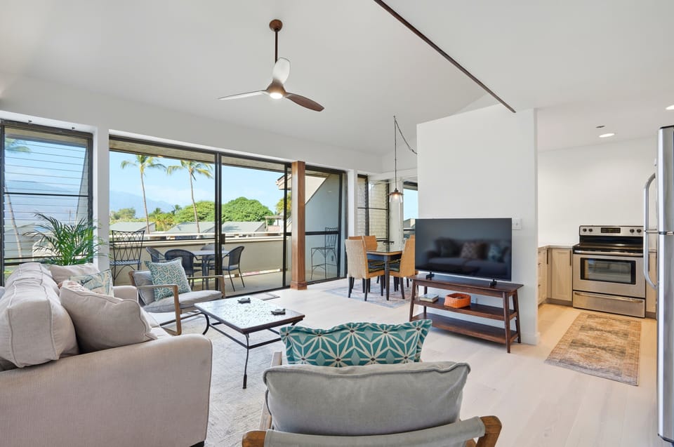 Condo, 2 Bedrooms | Living area