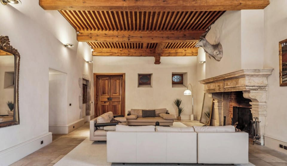 Living Room / Lounge