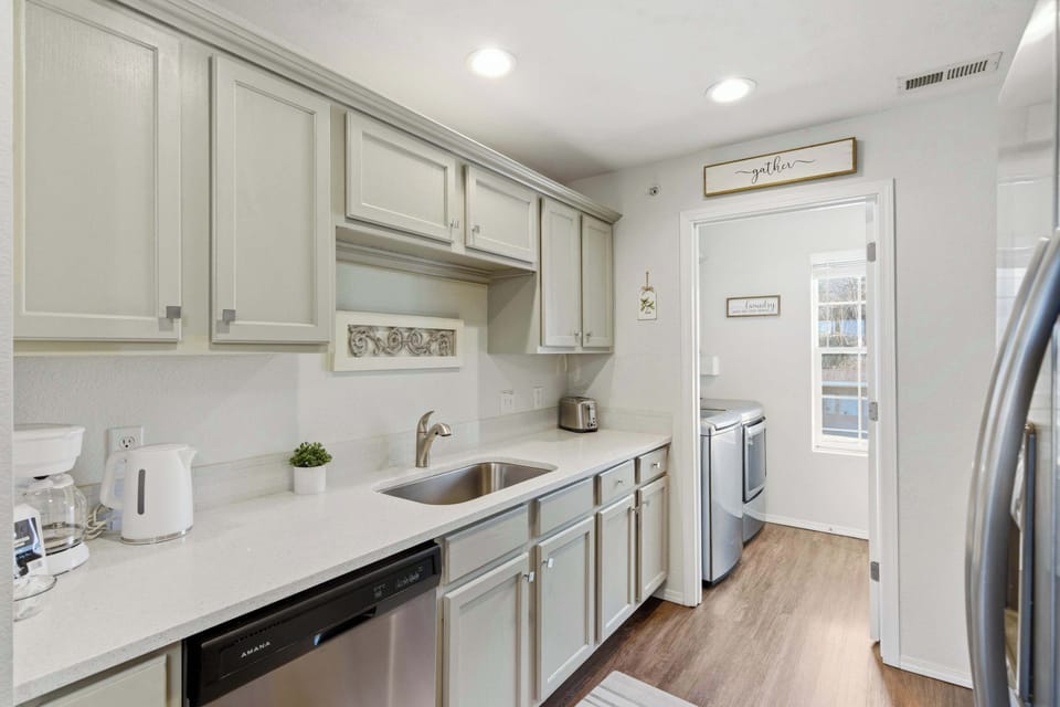 Condo, Multiple Beds, Balcony, Garden View (Ozark Viewpoint Retreat) | Private kitchen