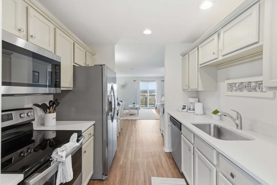 Condo, Multiple Beds, Balcony, Garden View (Ozark Viewpoint Retreat) | Private kitchen