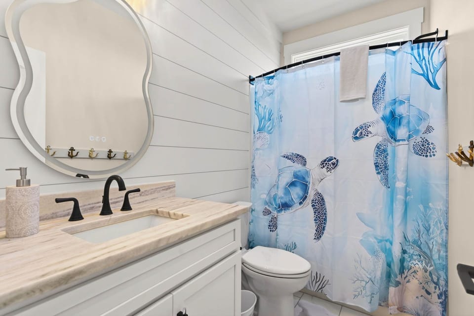 Bunk Bathroom- Tub- 2nd Floor