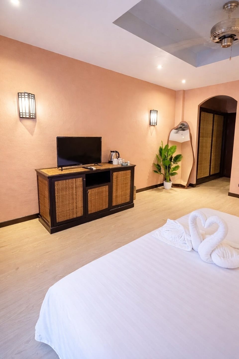 Premier Deluxe, Pool View | Free WiFi