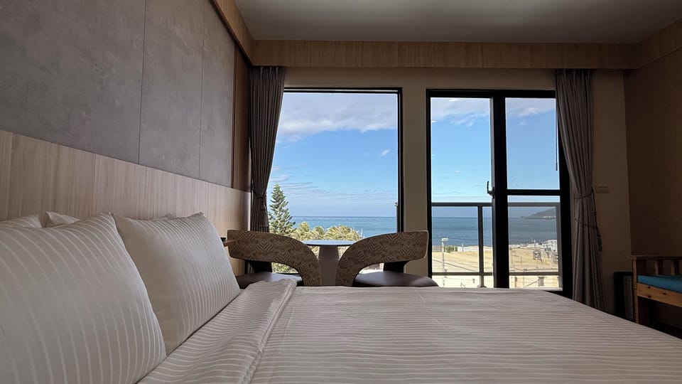 Comfort Room, Ocean View | Soundproofing, free WiFi