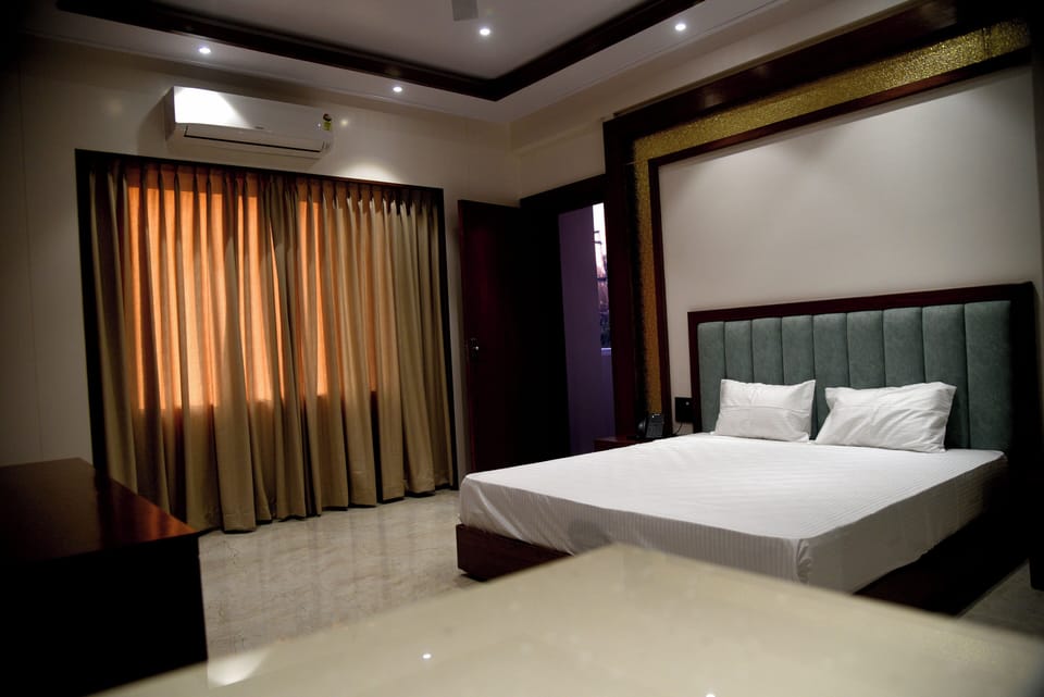 Deluxe Double Room, City View | Desk, laptop workspace, free WiFi
