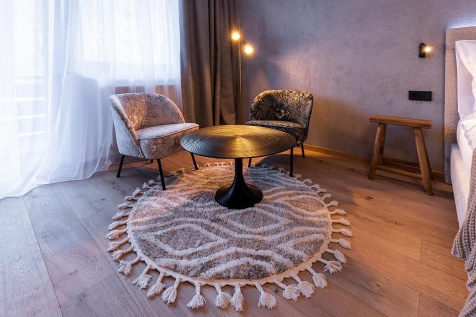 Comfort Double Room, Balcony, Mountain View | Interior
