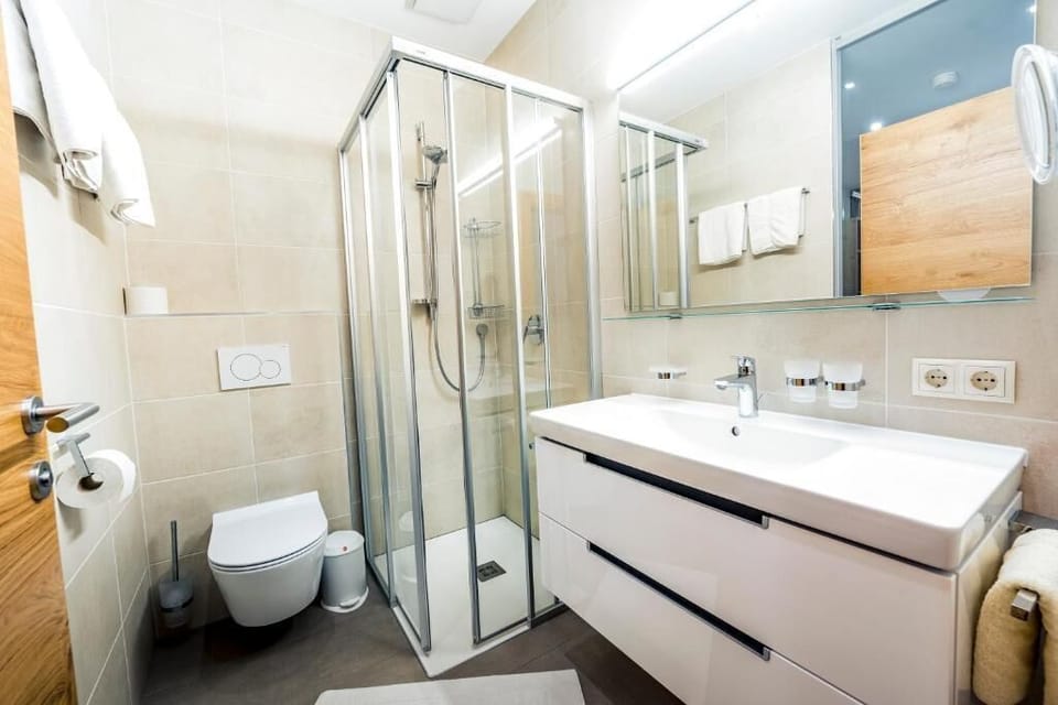 Apartment, Balcony, Mountain View | Bathroom | Shower, free toiletries, hair dryer, towels