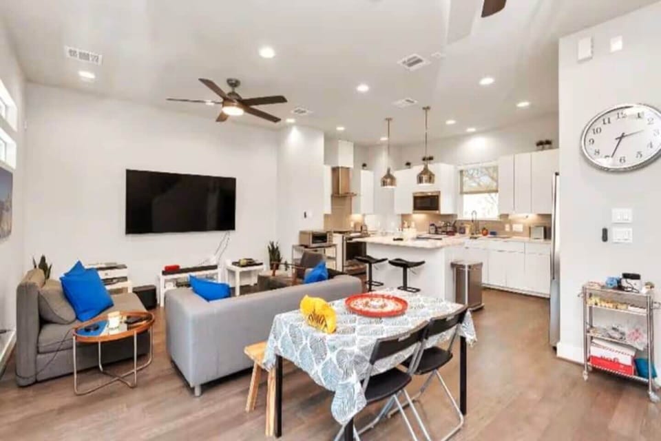Room, City View | Living area | 55-inch Smart TV with digital channels, Netflix, streaming services
