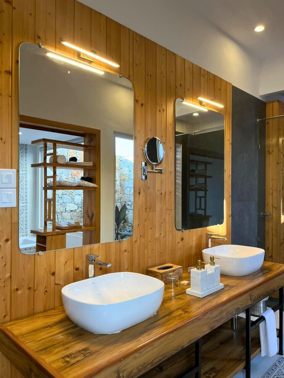 Luxury Villa, Pool View | Bathroom | Separate tub and shower, designer toiletries, hair dryer, bathrobes