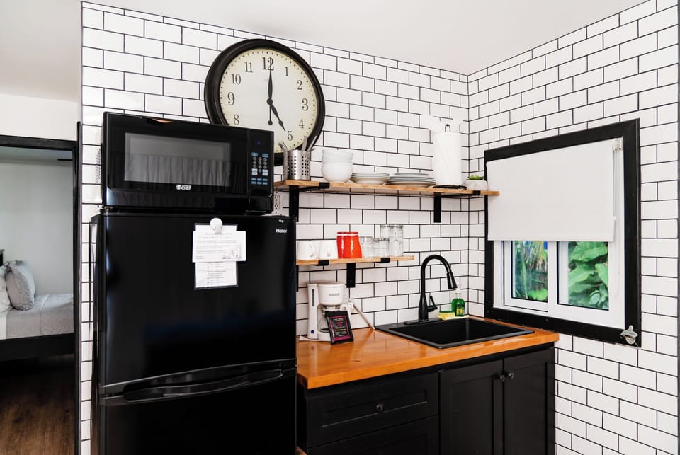 Kitchenette w/refrigerator, coffee maker, sink, hot plate