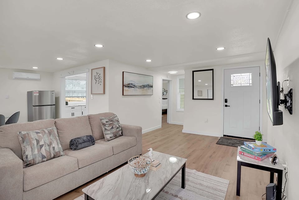 Apartment, Multiple Beds, Patio, Garden View (Boardwalk Bungalow 1) | Living area