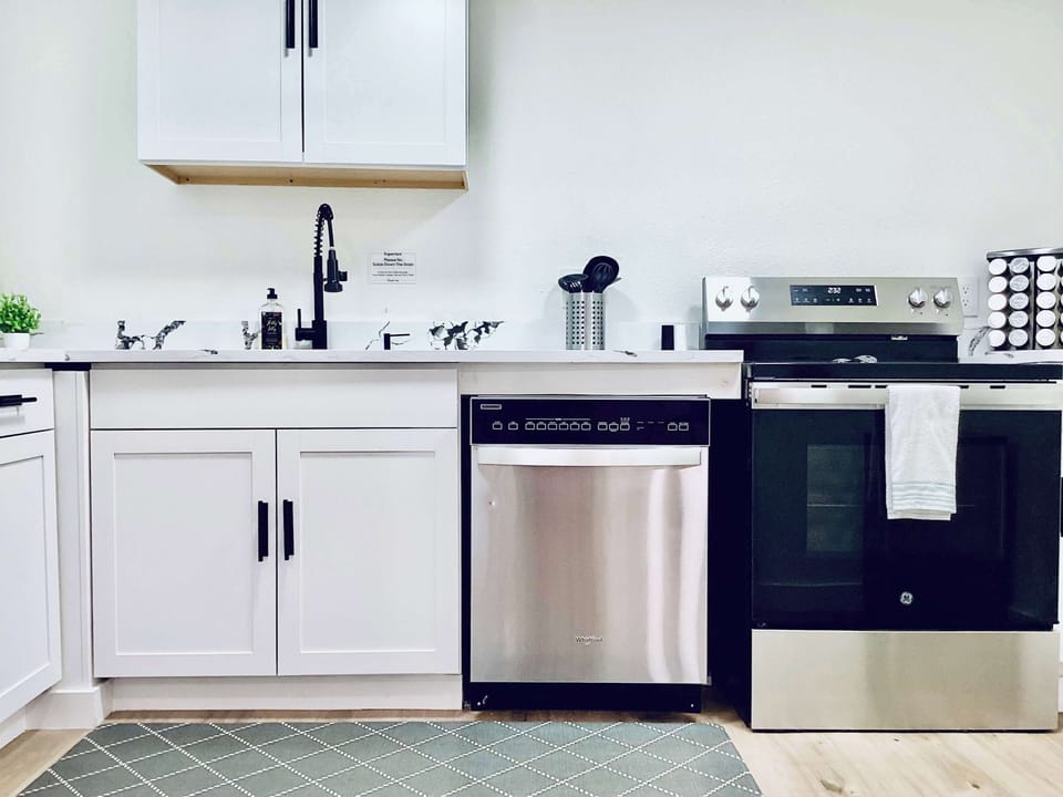 Apartment, Multiple Beds, Patio, Garden View (Boardwalk Bungalow 1) | Private kitchen