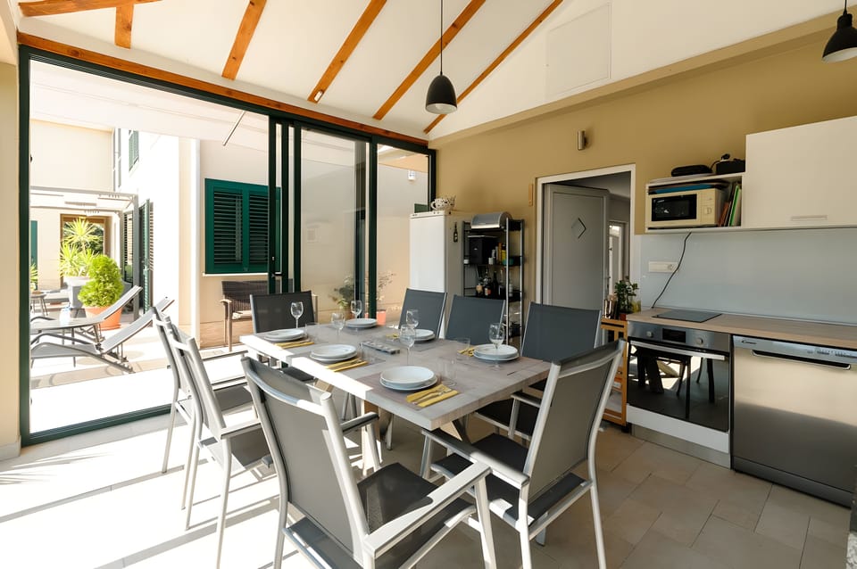 Luxury Villa, Balcony, Courtyard View | In-room dining
