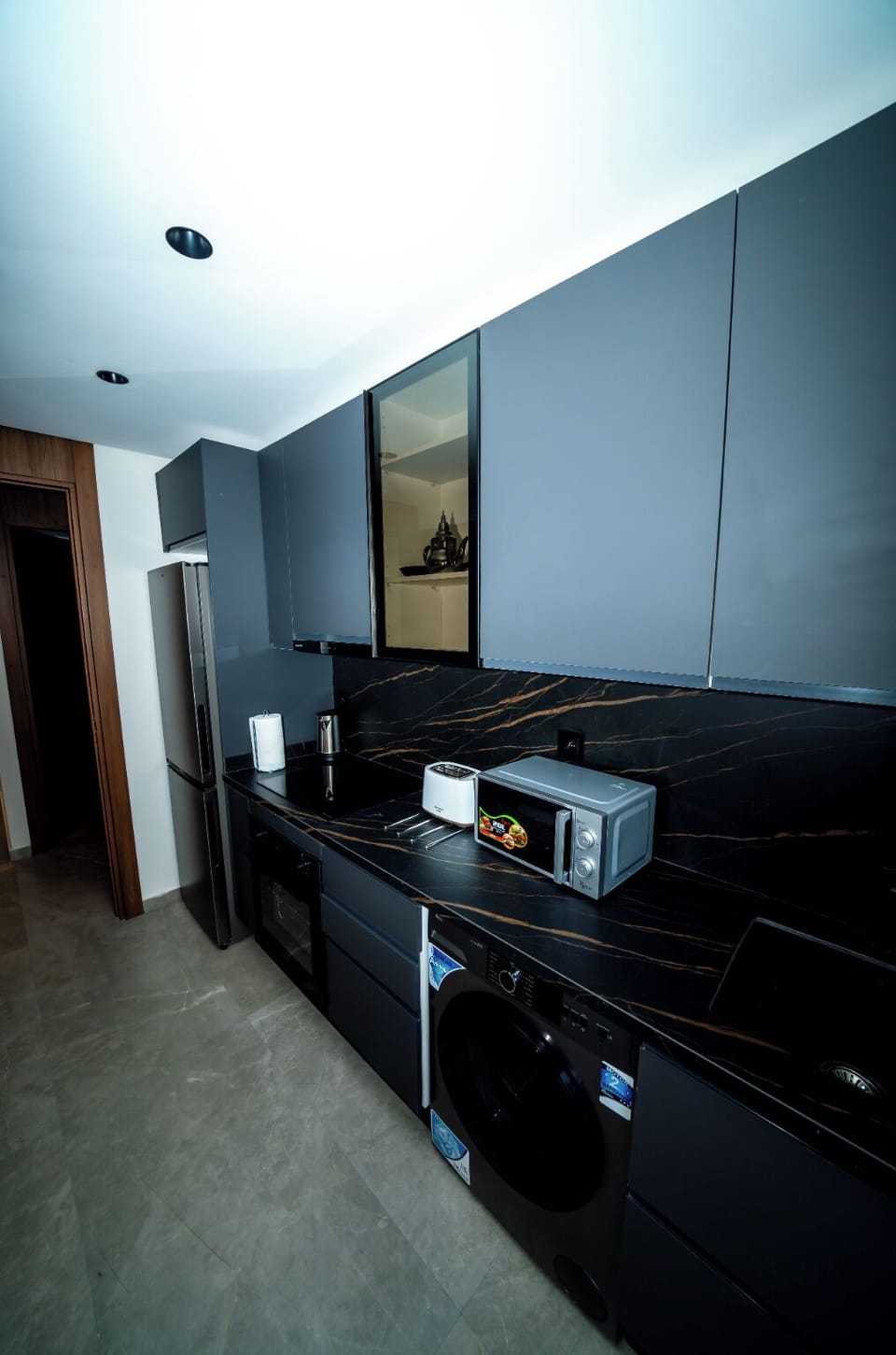 Exclusive Apartment, City View | Private kitchen