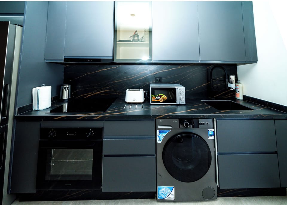 Exclusive Apartment, City View | Private kitchen