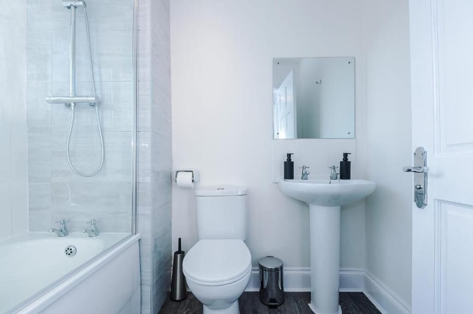 House, Pets Allowed, Garden View | Bathroom