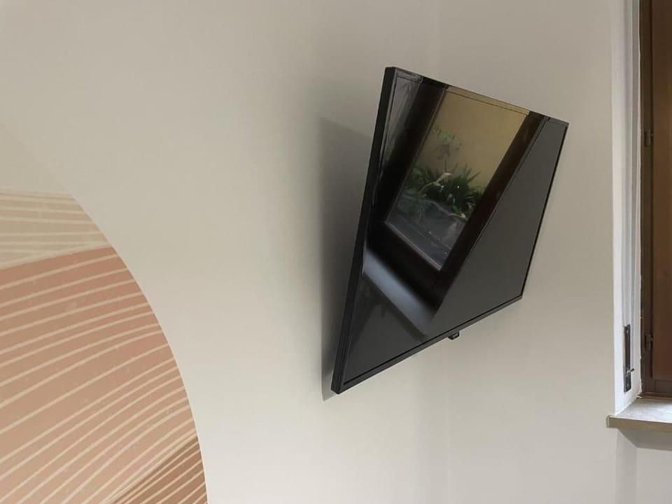 Standard Double Room, Non Smoking, Shared Bathroom | Television