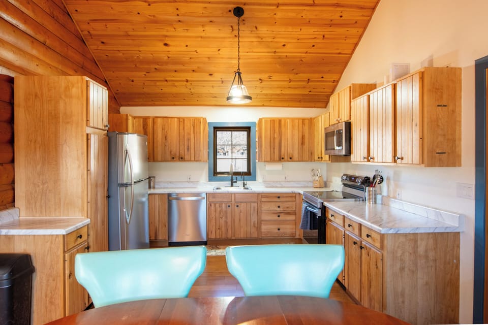 Kitchen with dining for 6