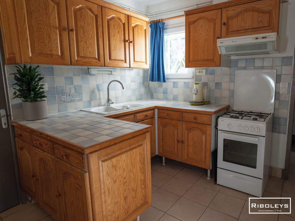 Fully equipped kitchen with Senseo coffee machine, oven, etc. 