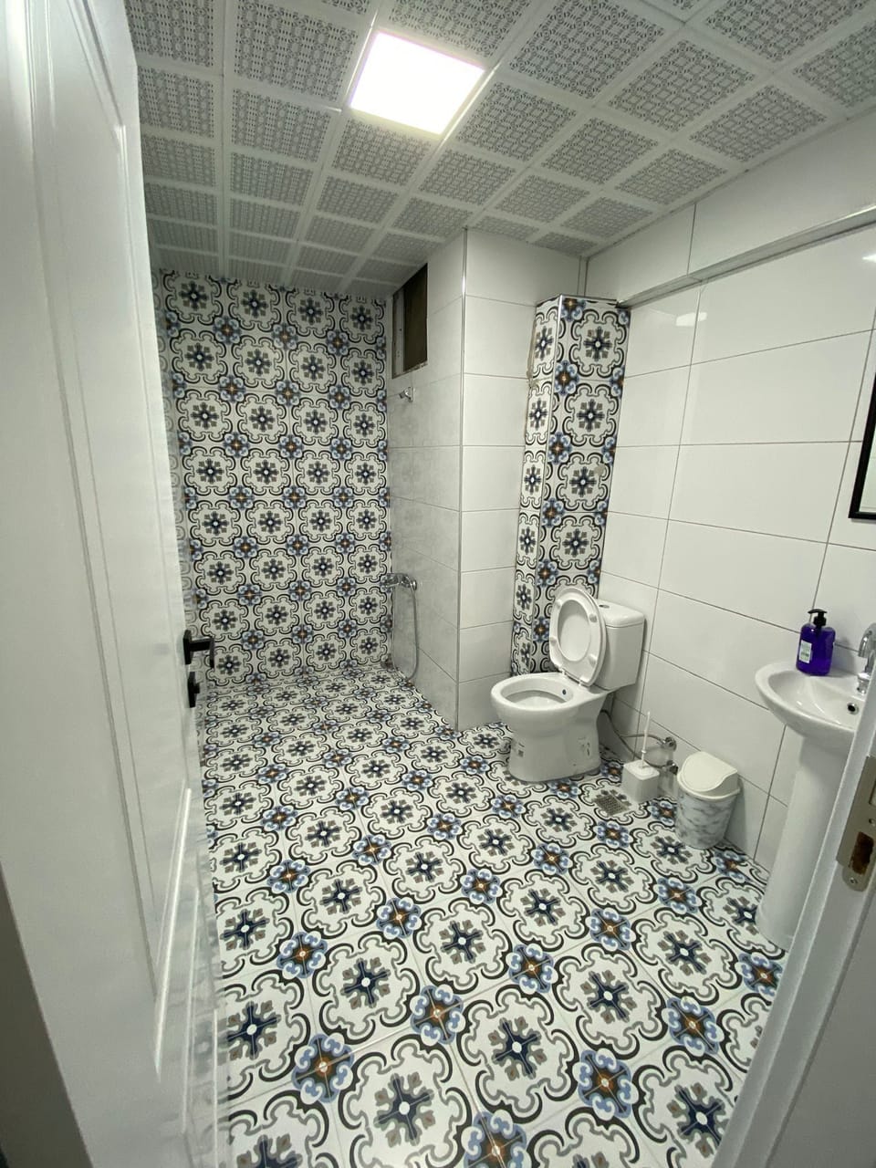 Classic Room | Bathroom | Shower, hair dryer, bathrobes, slippers