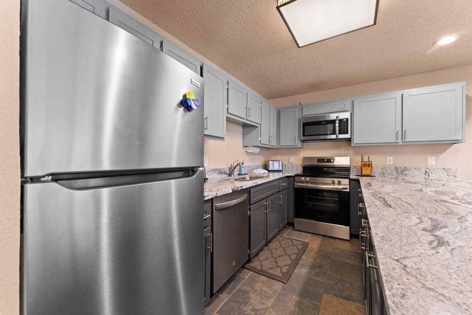 Condo (3 Bedrooms) | Property amenity