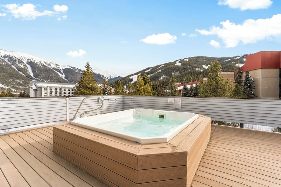 Condo (3 Bedrooms) | Property amenity