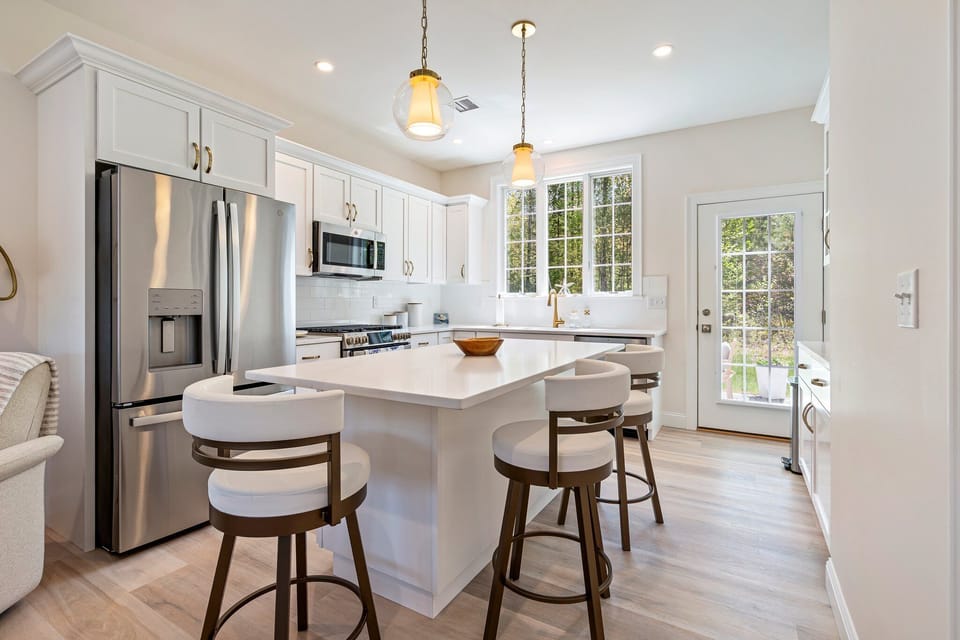 Open concept kitchen, fully equipped and well stocked, gas stove