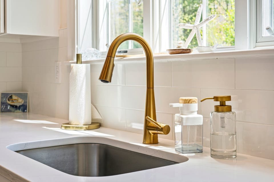 Beautiful kitchen, well stocked