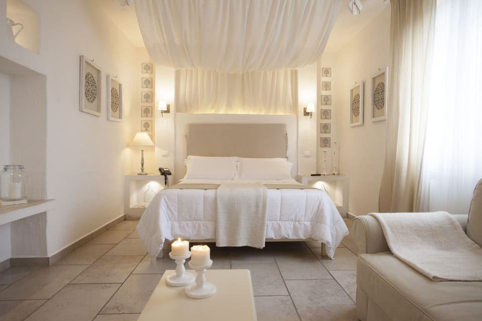 Deluxe Room, Terrace | Premium bedding, minibar, in-room safe, desk