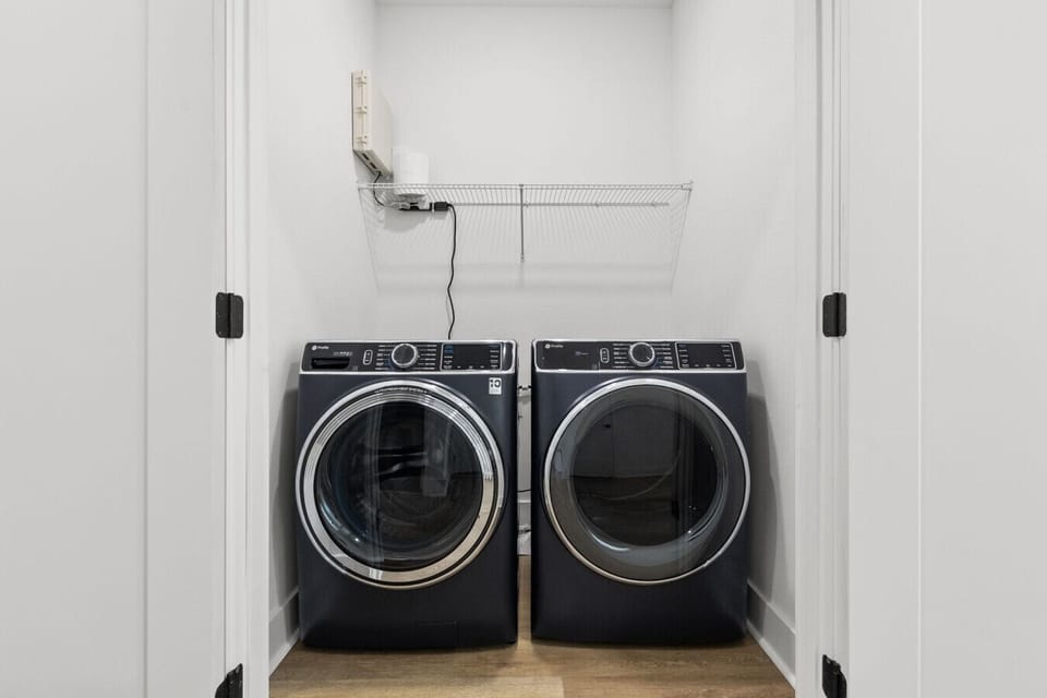 Unit #2 - Columbus Cabana - Private washer & dryer with complimentary tide pods & dryer sheets