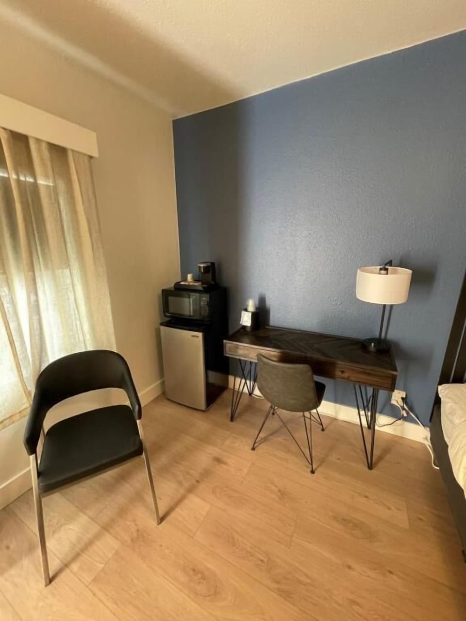 Single Room, 1 Queen Bed, Non Smoking | Interior