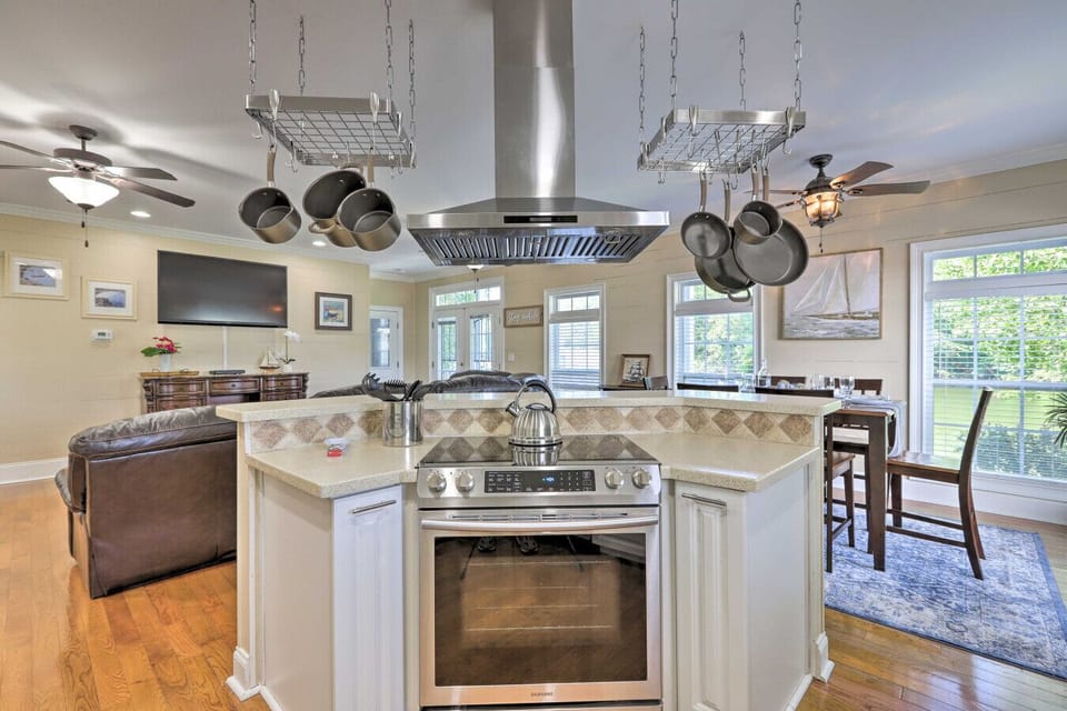Fully stocked kitchen to feed all 14 guests.