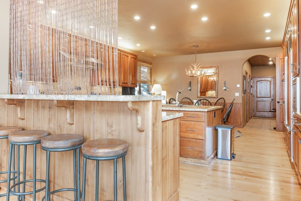 Kitchen with peninsula bar