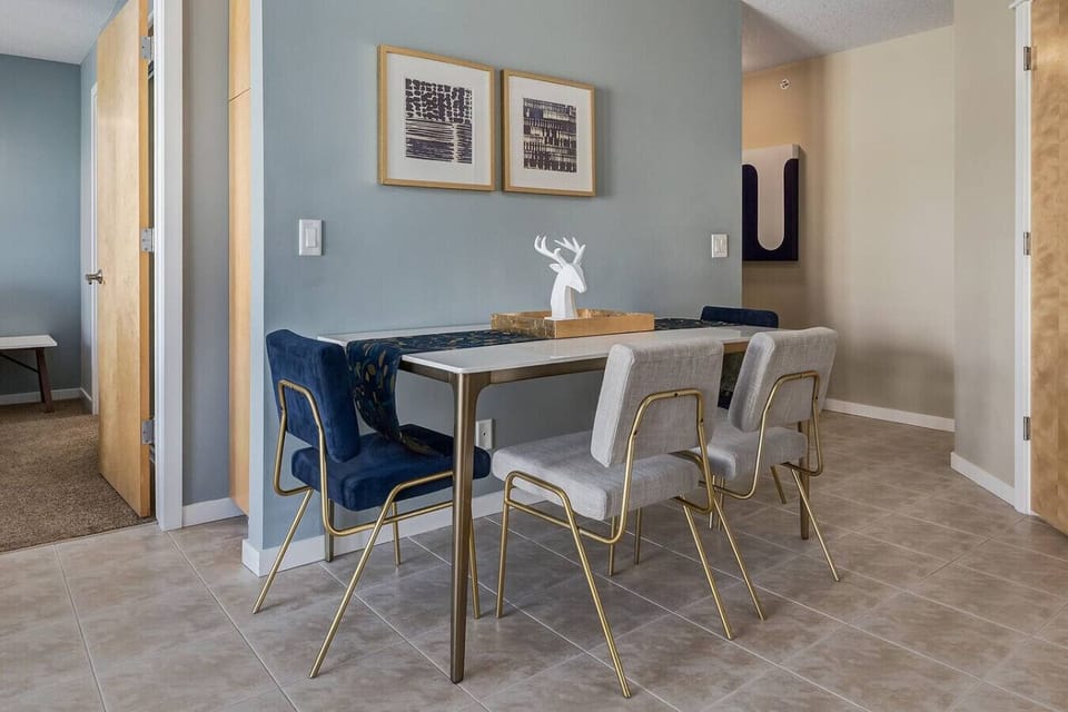 Seating for 4