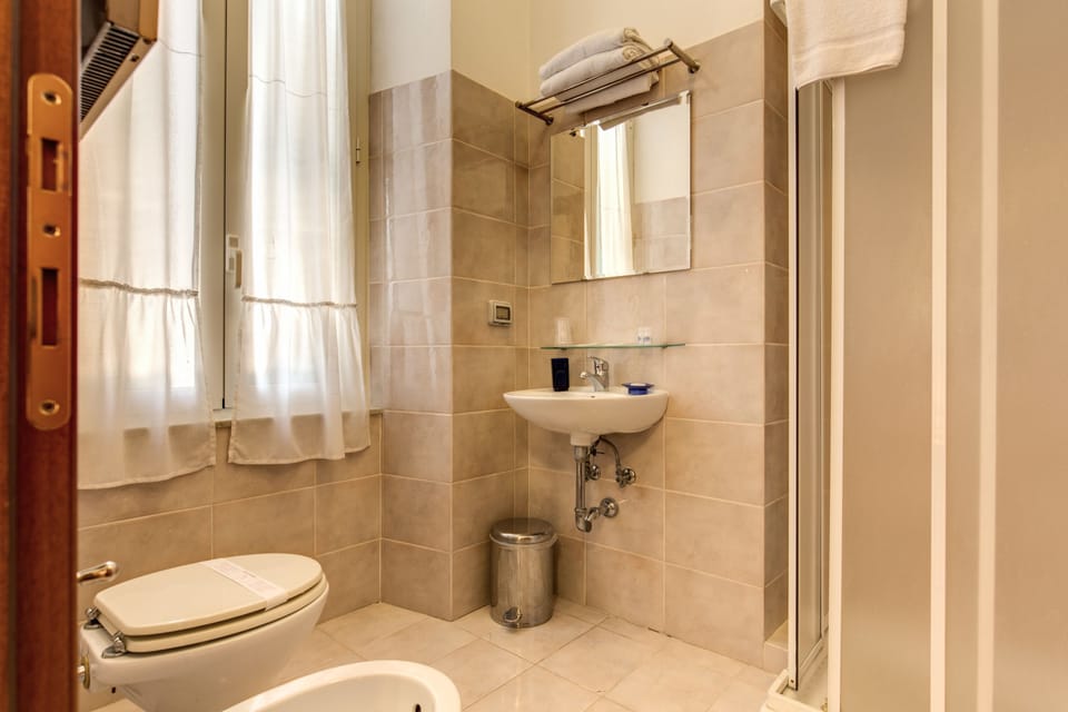 Shower, free toiletries, hair dryer, bidet