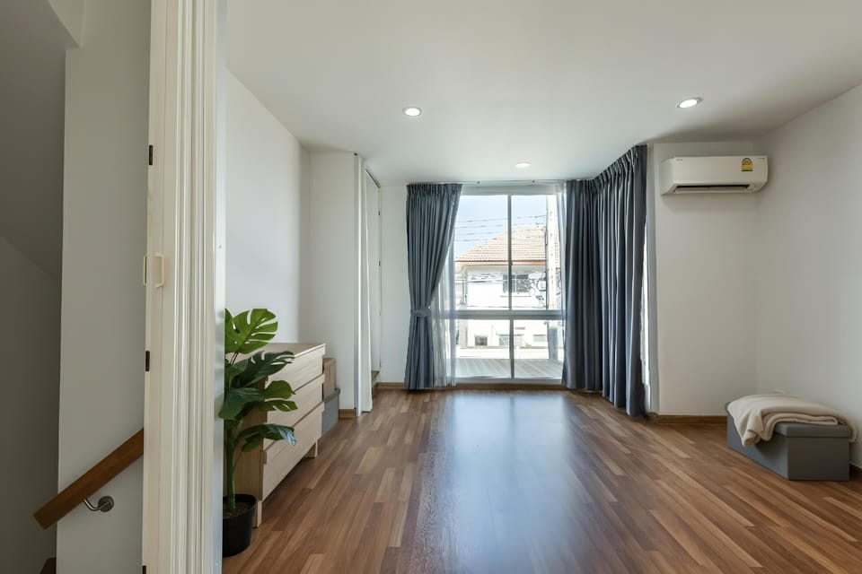 Comfort Villa, Balcony, Garden View | Living area