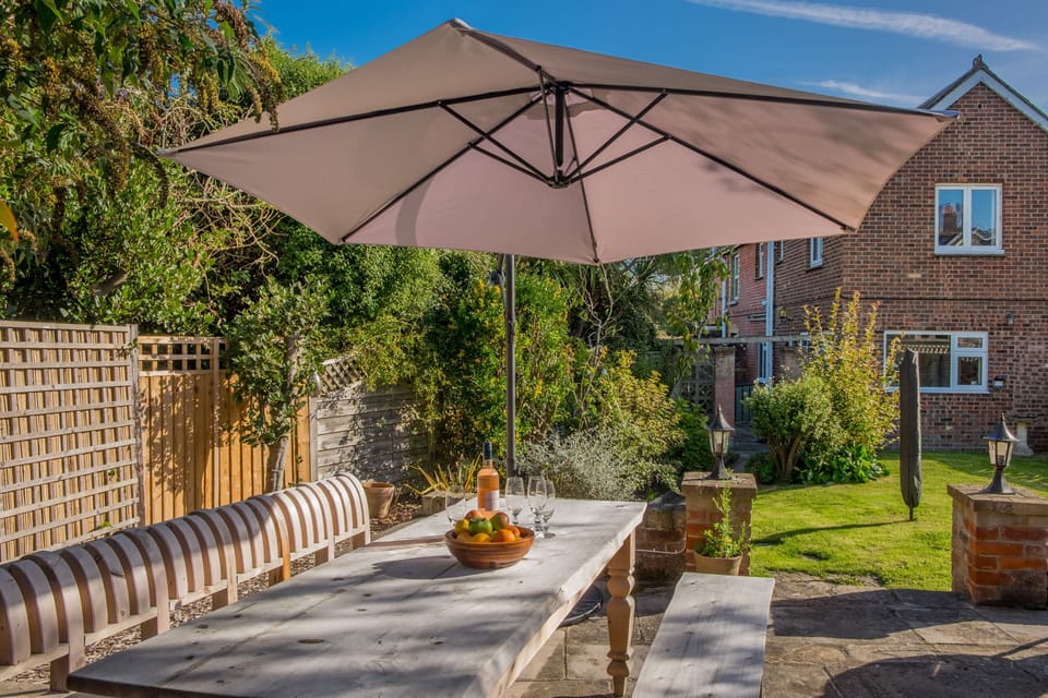 Hawthorn Hideaway, Freshwater: Outdoor seating with BBQ
