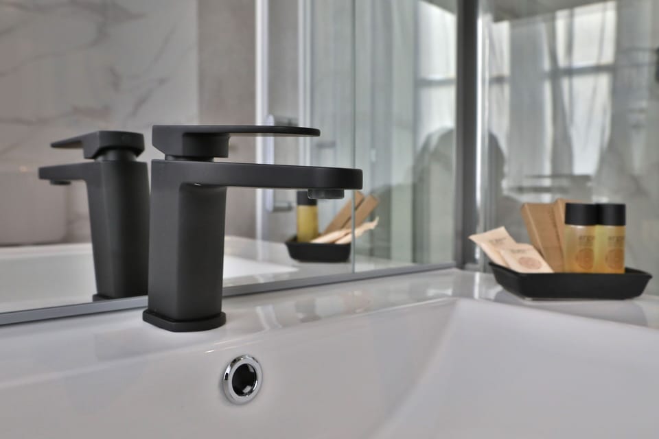 Classic Room | Bathroom amenities | Shower, hair dryer, towels, soap