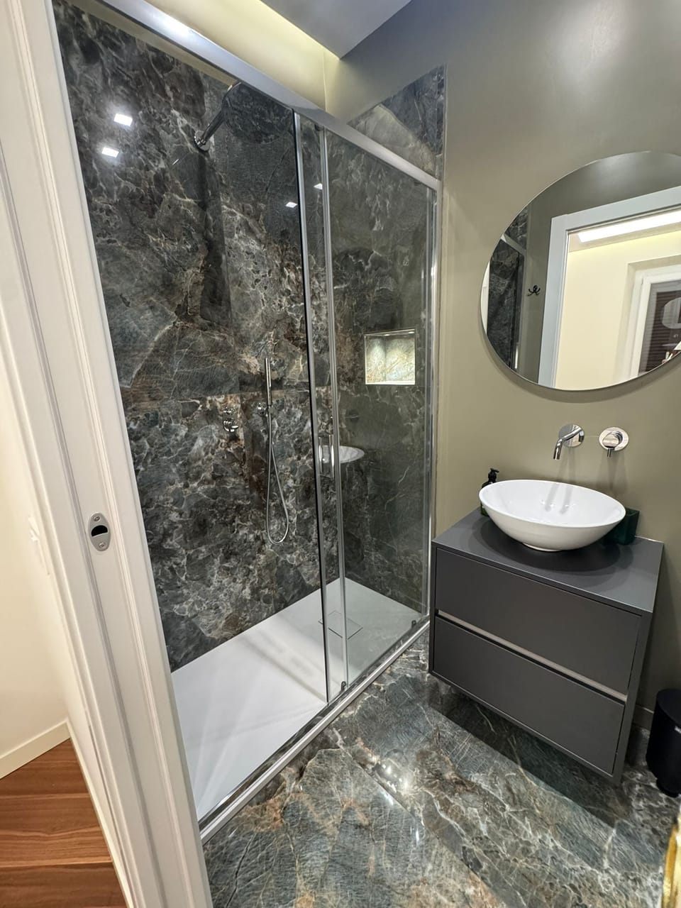 Comfort Room | Bathroom | Shower, rainfall showerhead, free toiletries, hair dryer