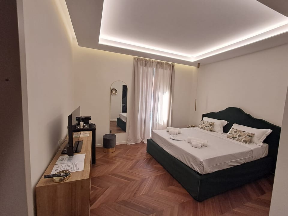 Comfort Room | Premium bedding, down comforters, in-room safe, free WiFi