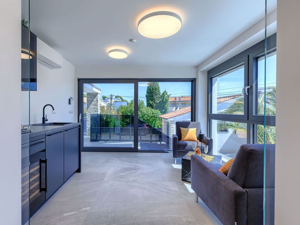 Interior Design, Ceiling, Flooring, Light Fixture, Houseplant, Chair, Kitchen & Dining Room Table, Eco Hotel, Living Room