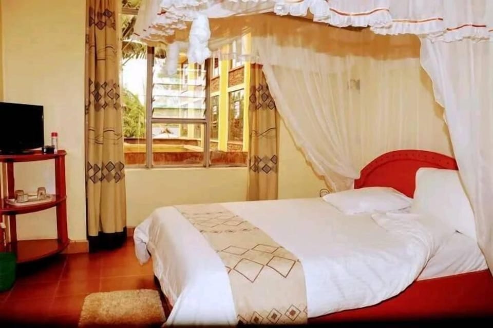 Deluxe Single Room | Free WiFi, bed sheets