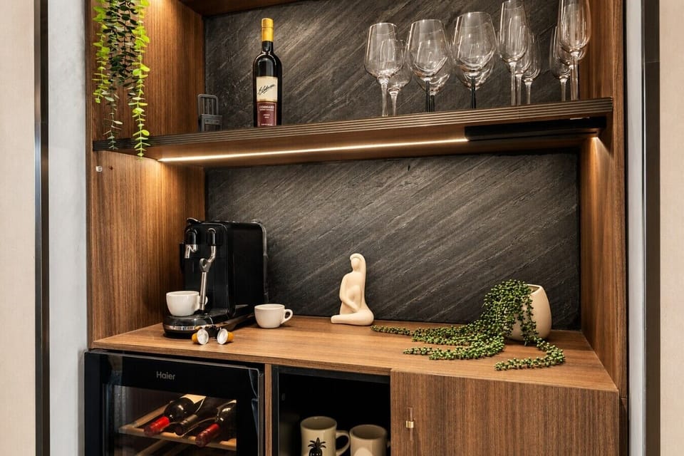 From breakfast to dinner, this kitchen has you covered.