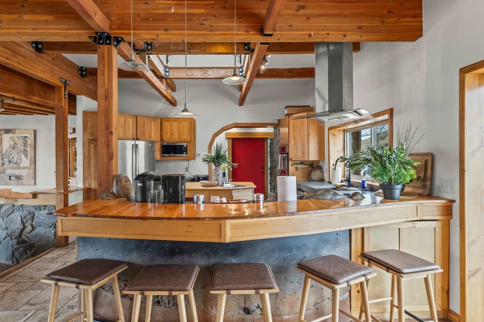 House | 5 bedrooms, high-speed internet
