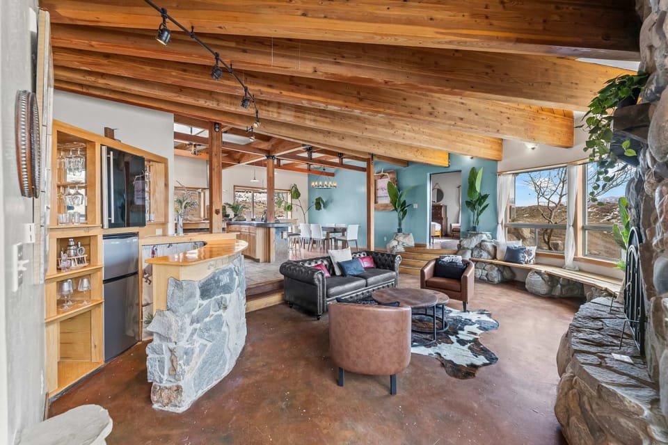 House | 5 bedrooms, high-speed internet
