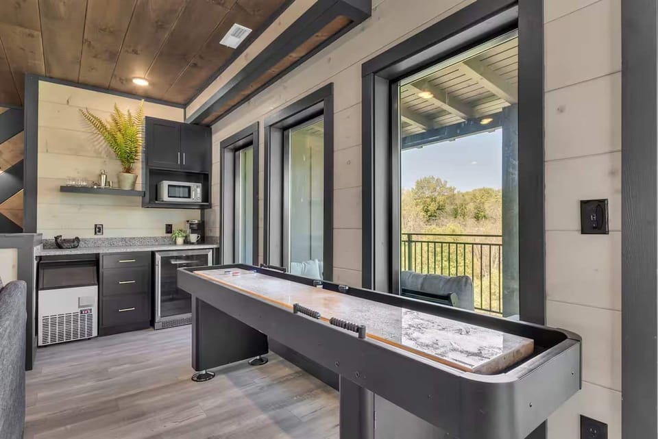House | 5 bedrooms, high-speed internet
