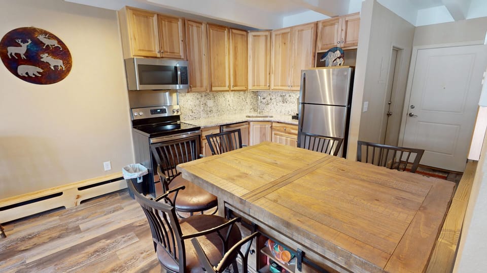 Fully Equipped Granite and Stainless Kitchen - Fully Equipped Granite and Stainless Kitchen