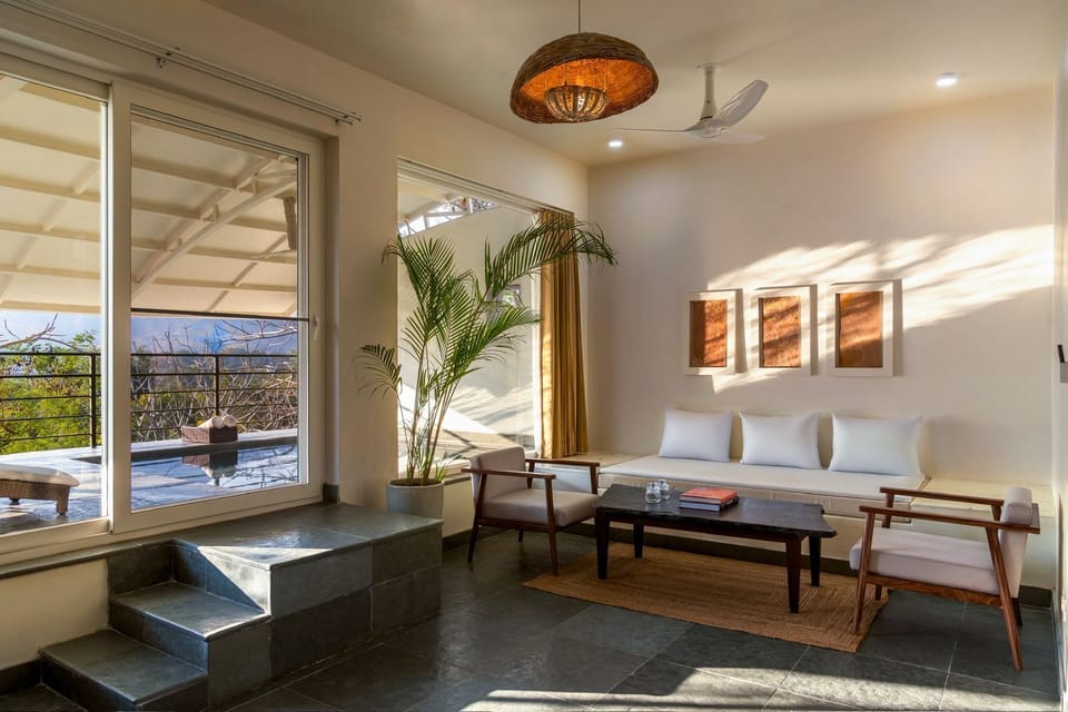 Luxury Suite, Patio, Garden View | Interior