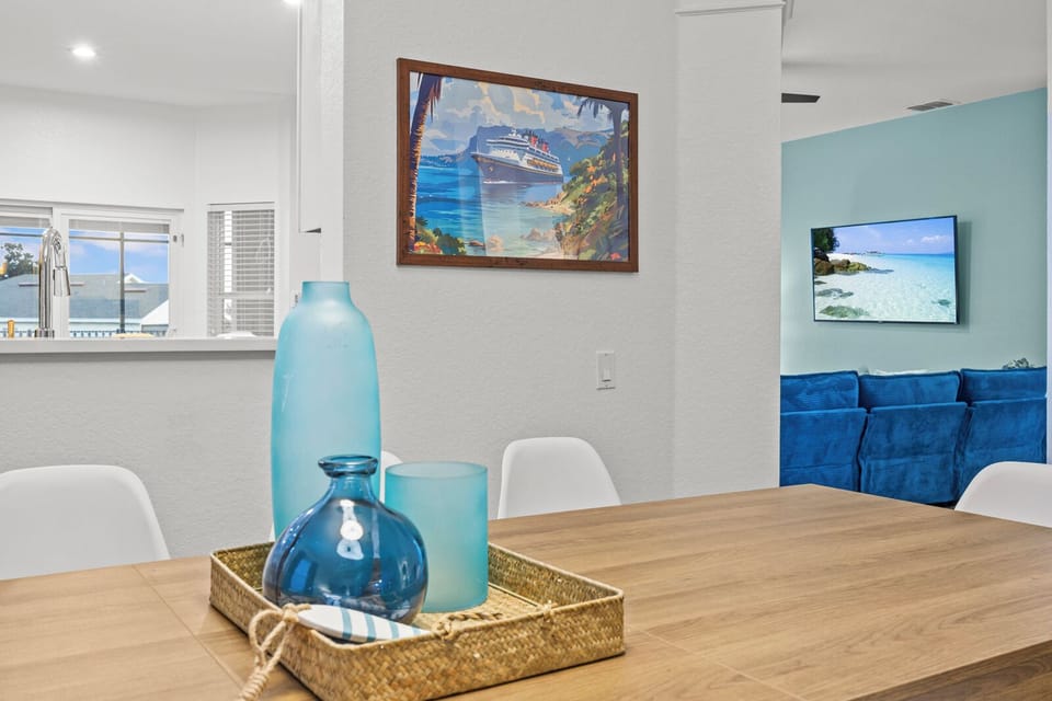 Spacious Downstairs Area with Lounge and Dining Table