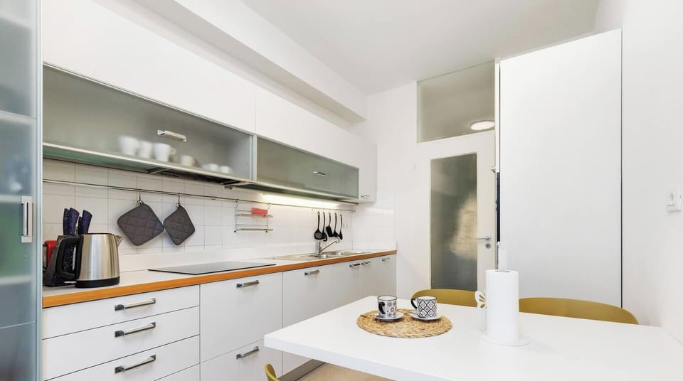Apartment, 2 Bedrooms, Accessible, Balcony | Interior