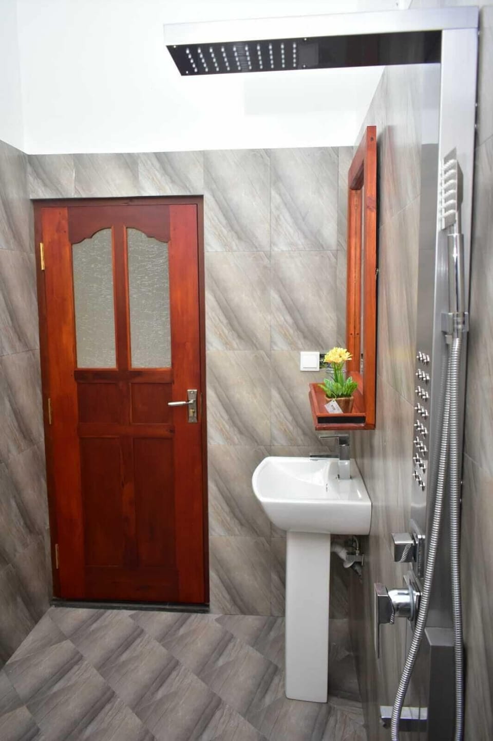 Comfort Triple Room | Bathroom | Shower, hair dryer, bathrobes, towels